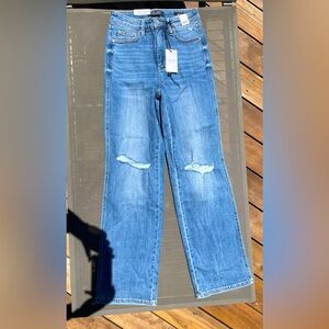 Brand new with tags. Judy blue size 7/28 high rise flare jeans.